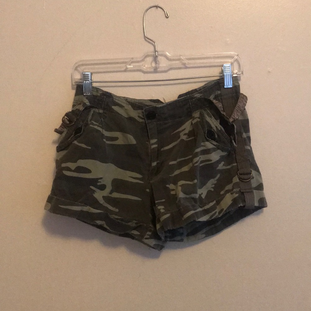 Forever 21 camo shorts
